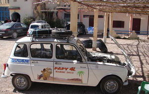 RENAULT  R 4  -  HENRY  André  -  MAROC  2012