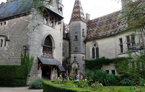 LA ROCHE POT - cour du château